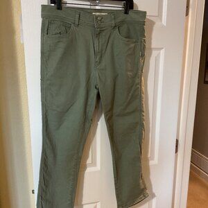 EUC Levis 724 crop jeans 33